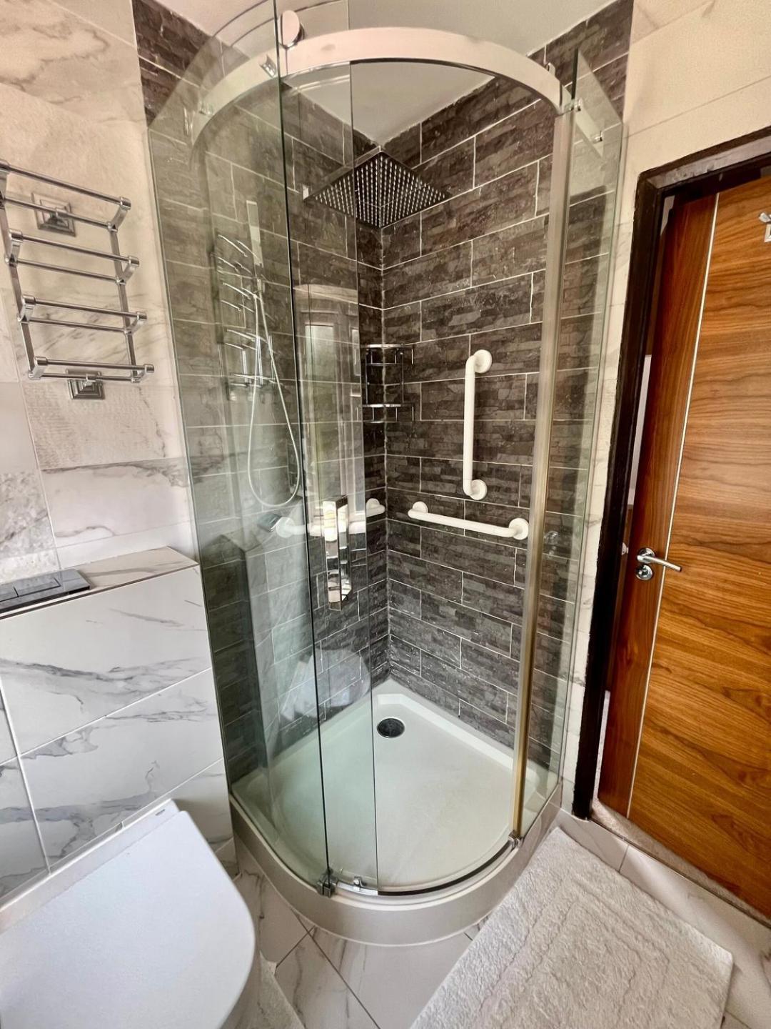 Stylish 2 Bedroom House Wembley London