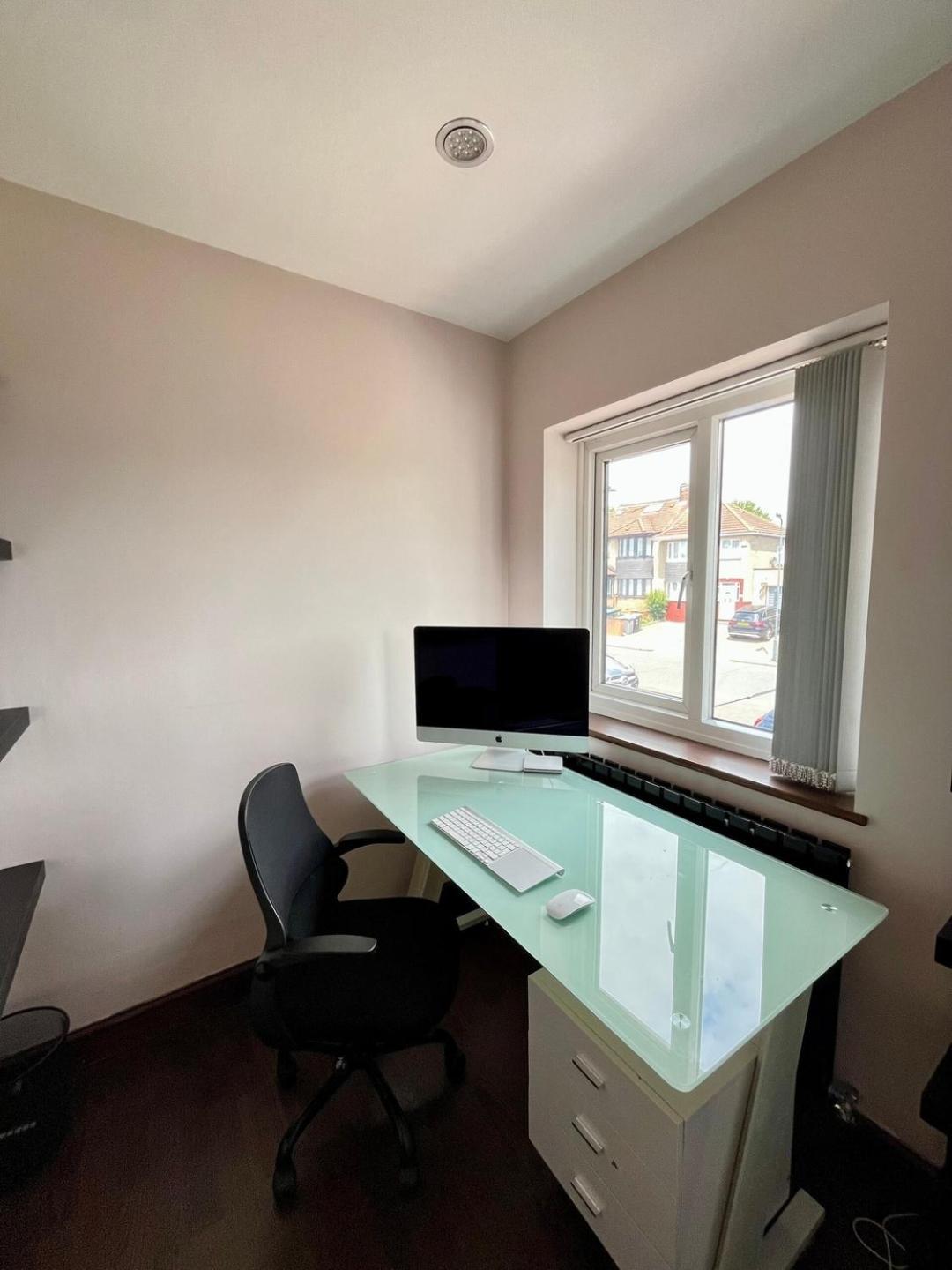 Ferienhaus Stylish 2 Bedroom House Wembley London