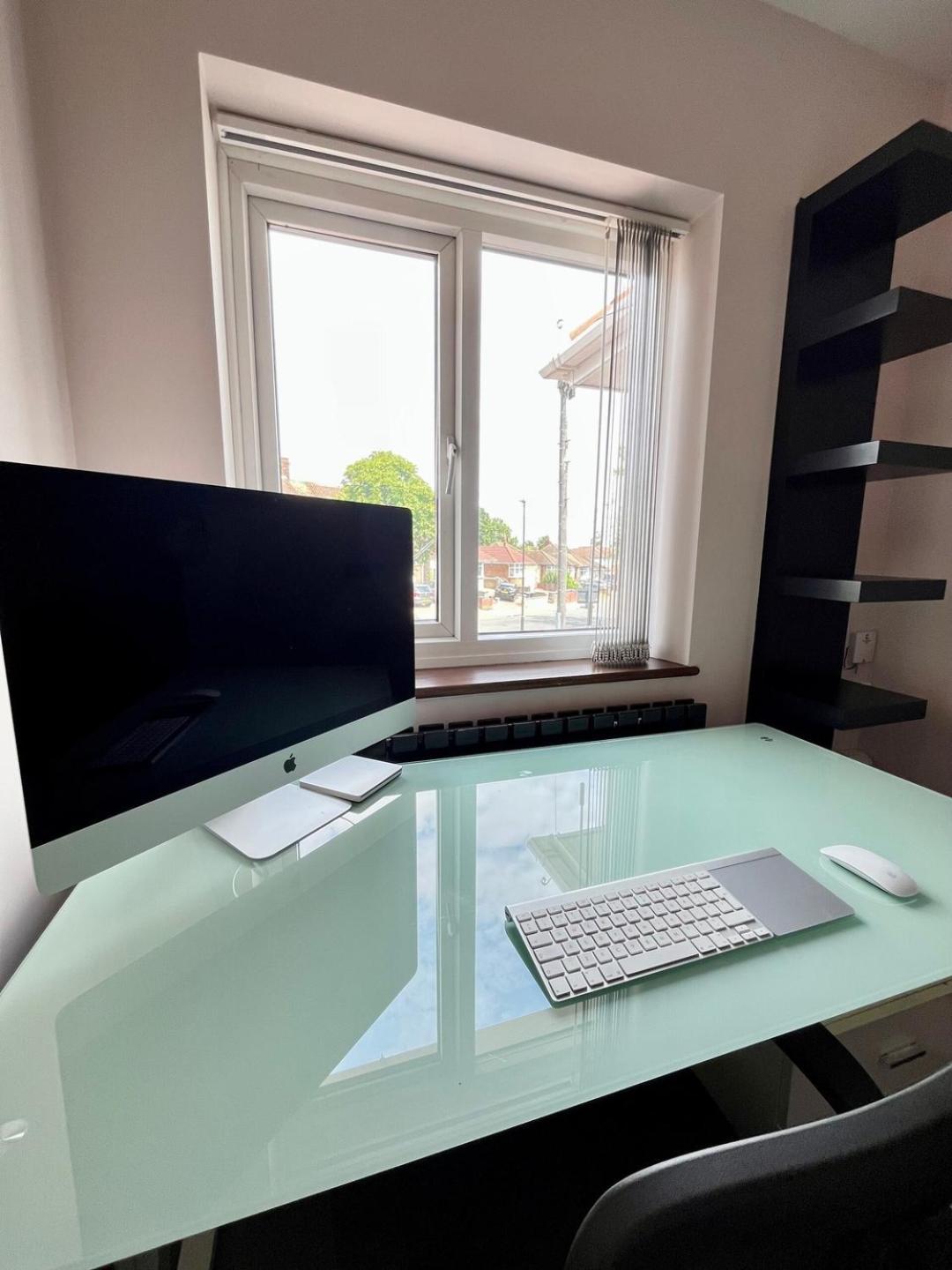 Stylish 2 Bedroom House Wembley Ferienhaus London
