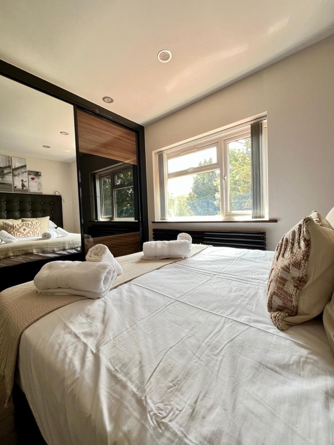 Stylish 2 Bedroom House Wembley Ferienhaus London