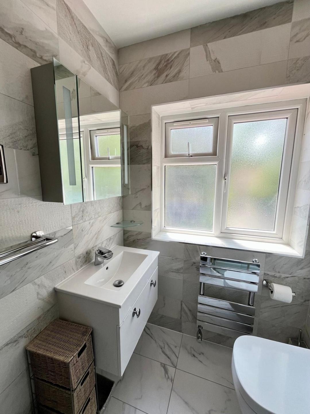 Stylish 2 Bedroom House Wembley * London