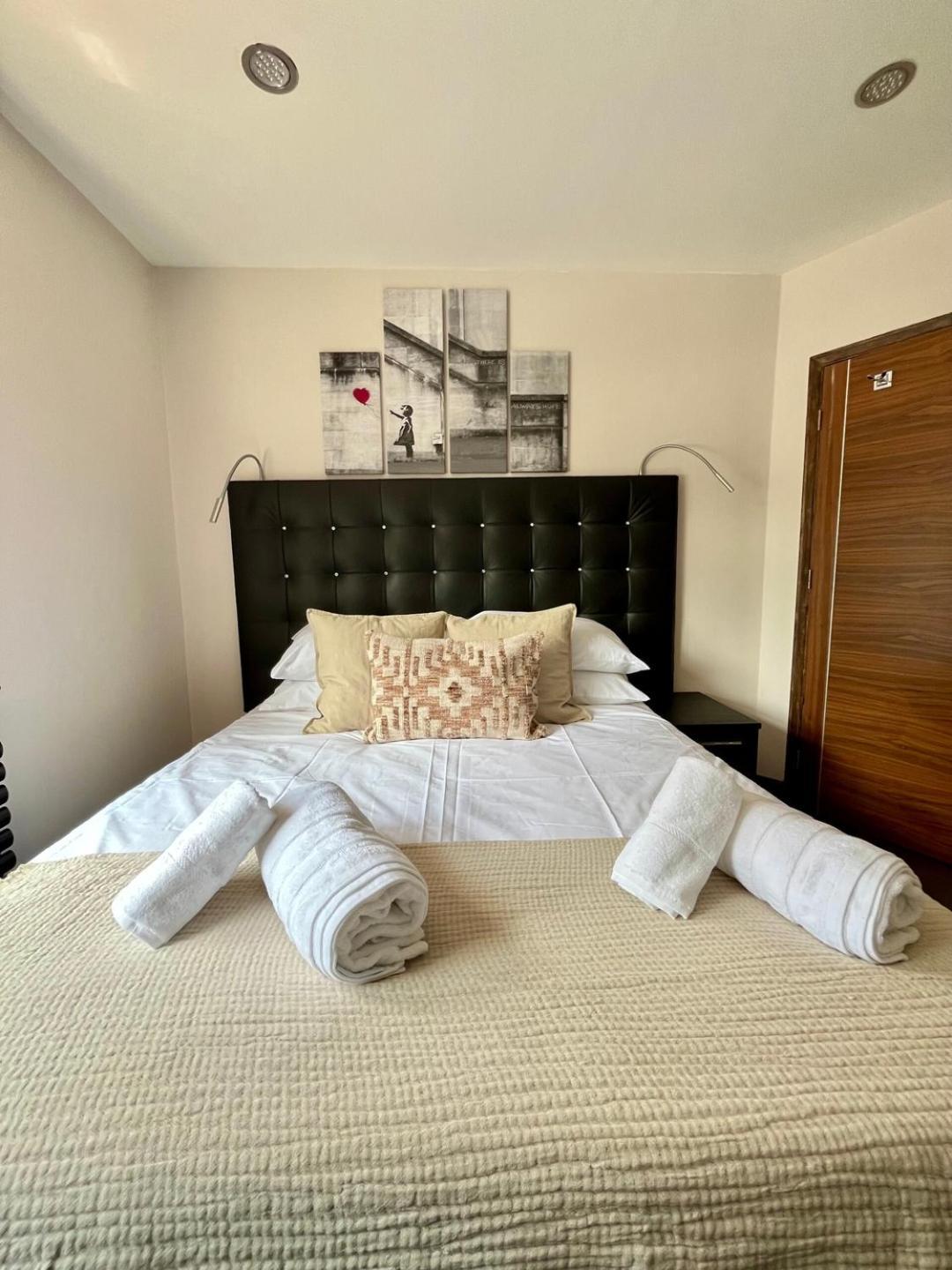 Stylish 2 Bedroom House Wembley * London
