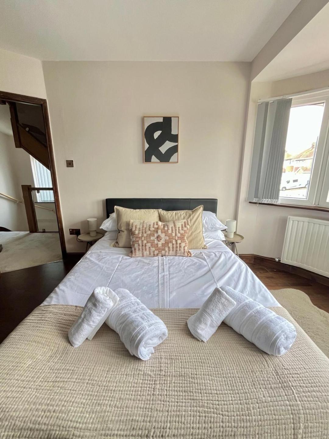 Stylish 2 Bedroom House Wembley