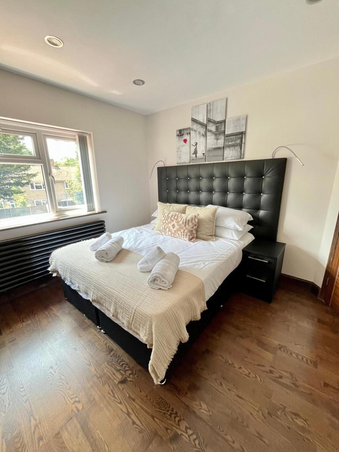 Stylish 2 Bedroom House Wembley Ferienhaus London