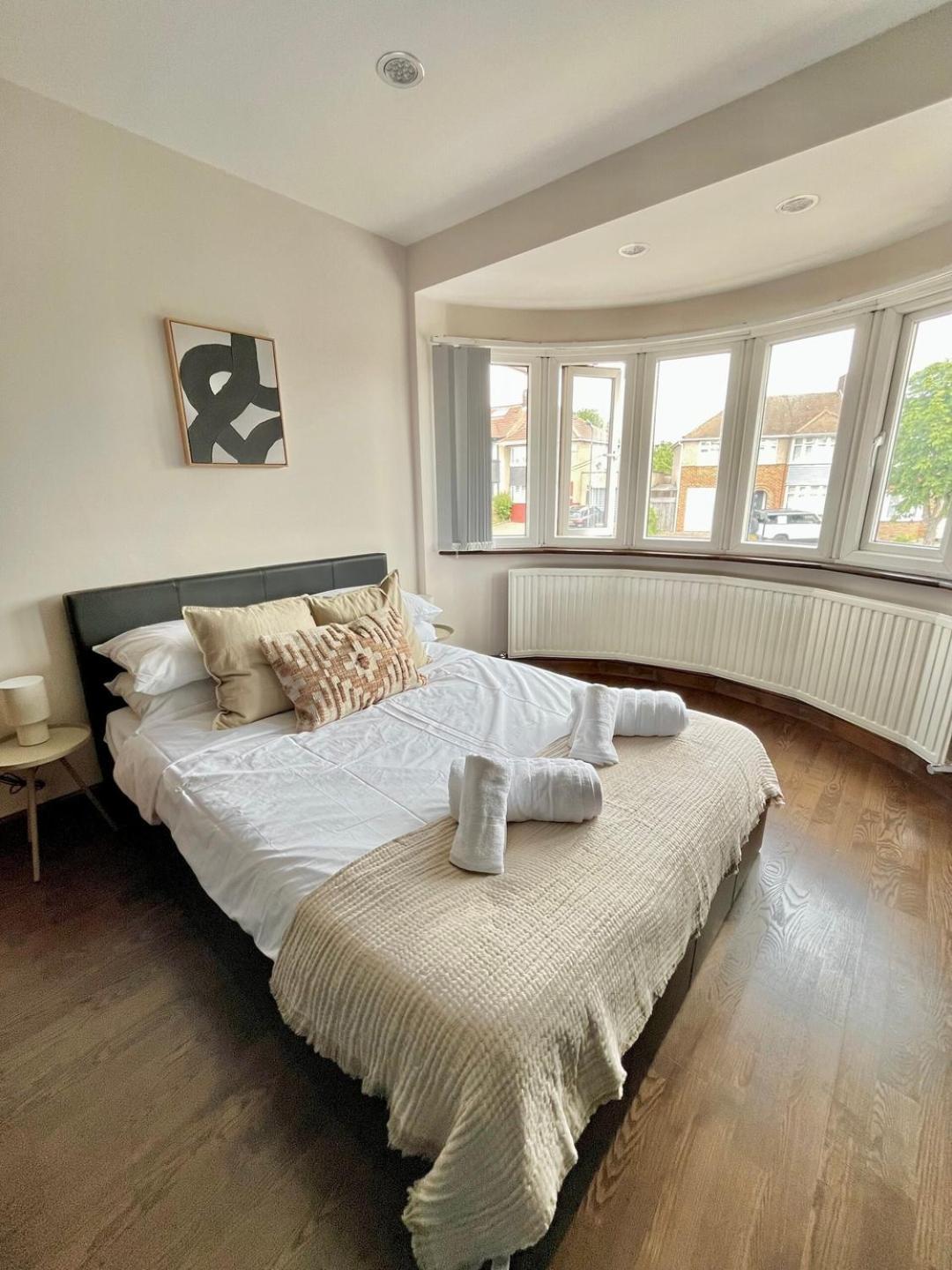 Ferienhaus Stylish 2 Bedroom House Wembley *