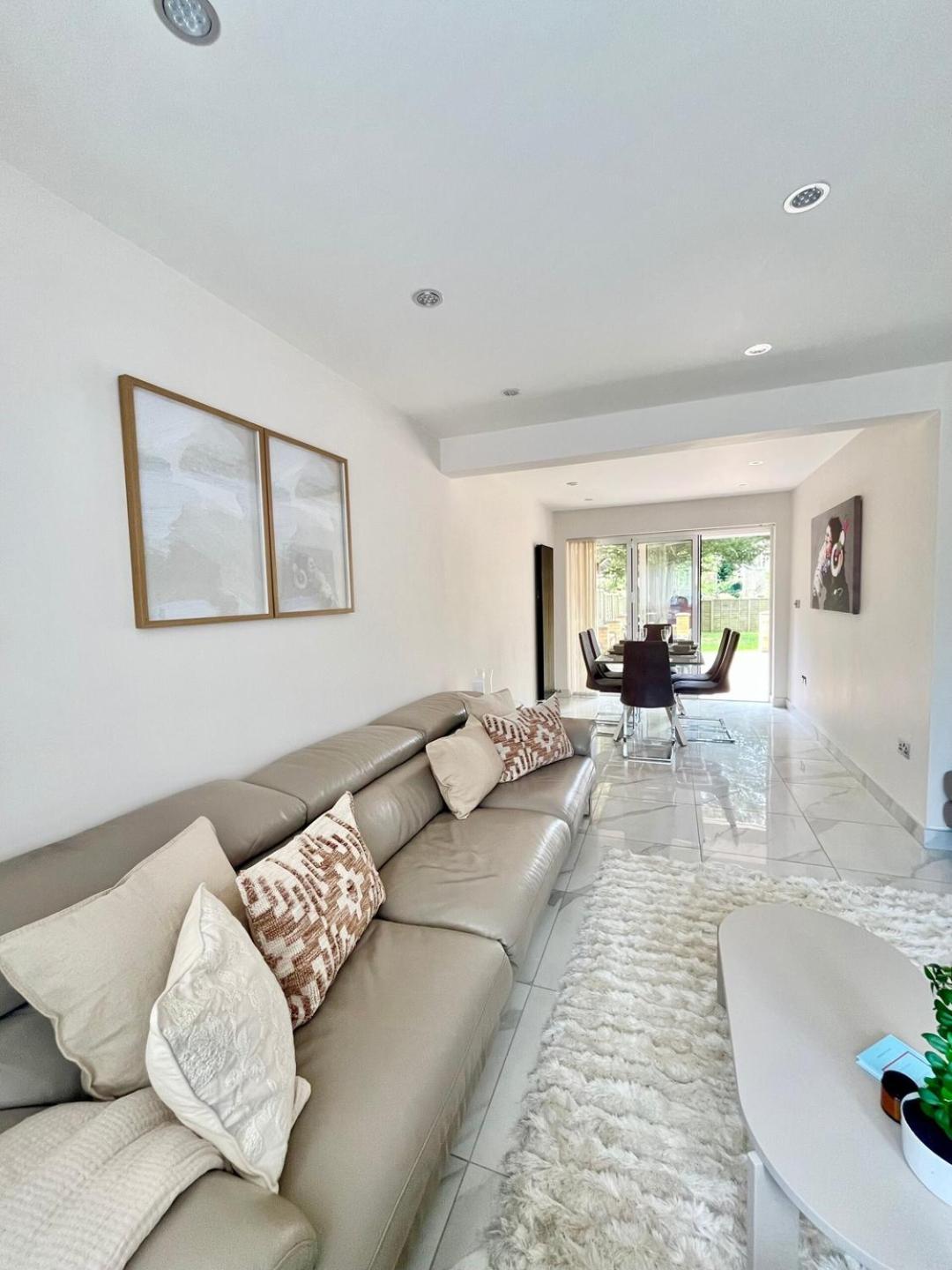 Stylish 2 Bedroom House Wembley Ferienhaus