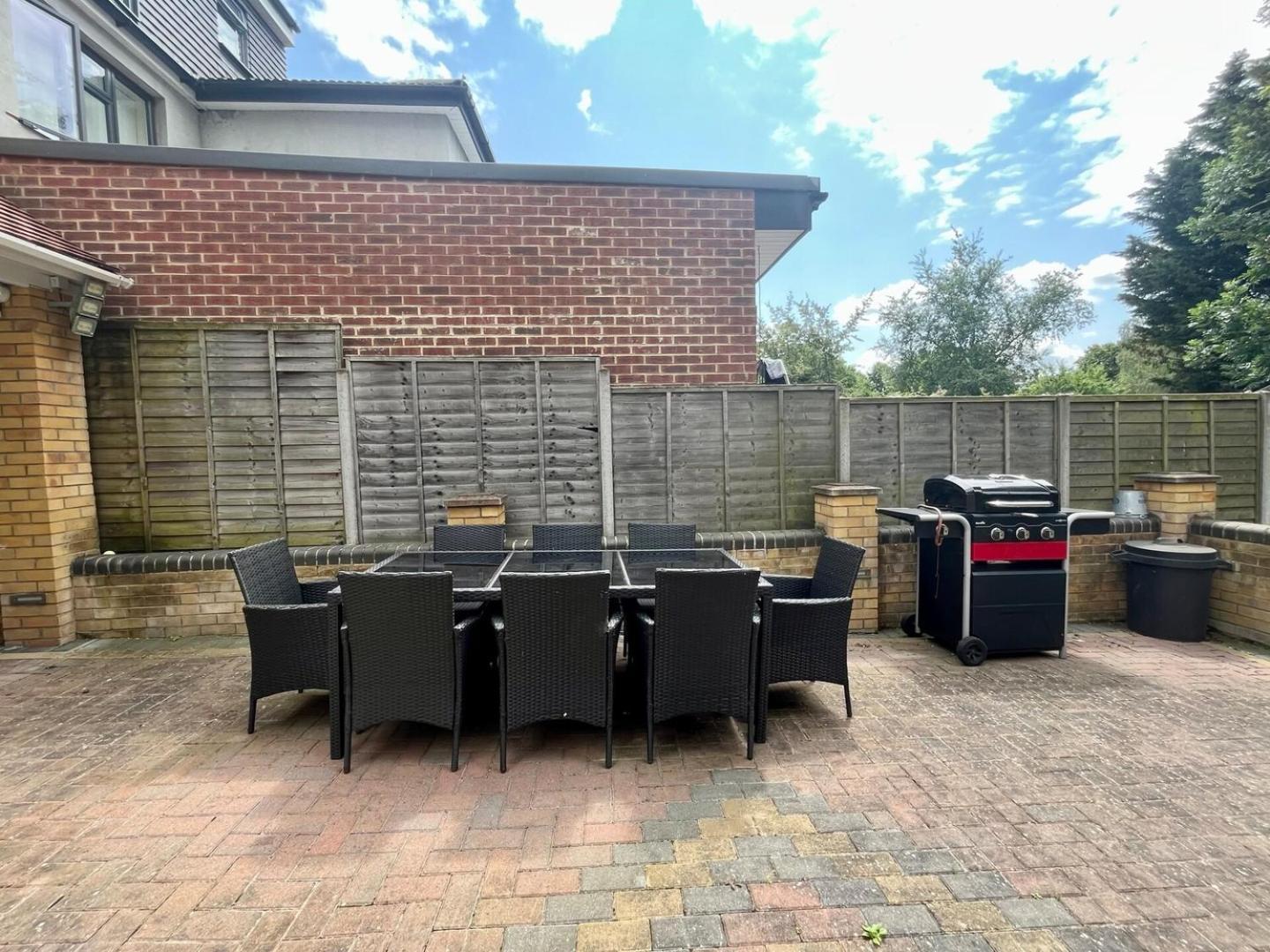 Ferienhaus Stylish 2 Bedroom House Wembley *
