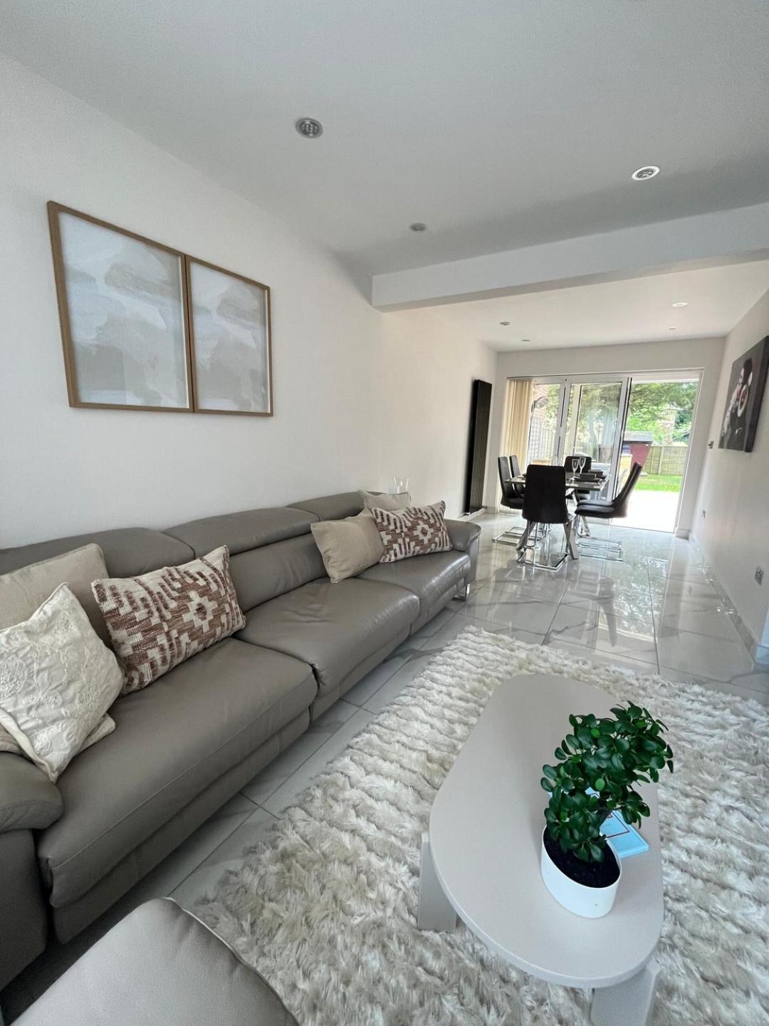 Ferienhaus Stylish 2 Bedroom House Wembley London
